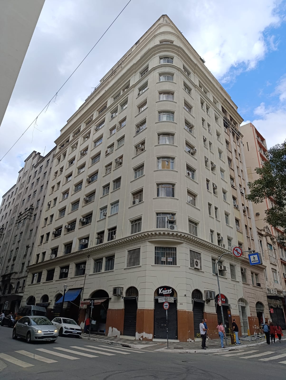 Muro residencial após limpeza